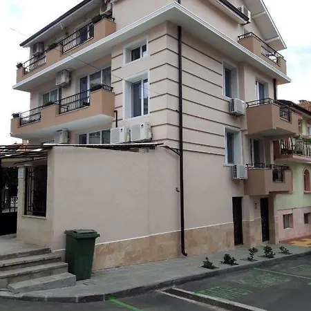 Tiffany Boutique Suits - Гостевой дом Поморие