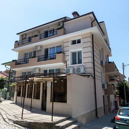 Tiffany Boutique Suits - Гостевой дом Поморие